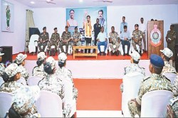 CG News: जांबाज जवानों से मिले डिप्टी CM, बोले- आपकी सक्रियता की वजह से अब बस्तर
में फिर से लौटेगी सुख-शांति - image