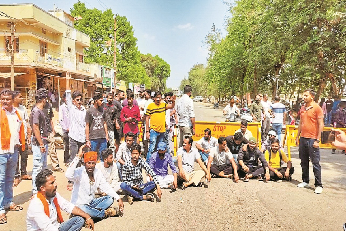 CG News: प्रशासन ने मंदिर पर चलाया बुलडोजर, हिन्दू संगठन ने विरोध में किया
चक्काजाम