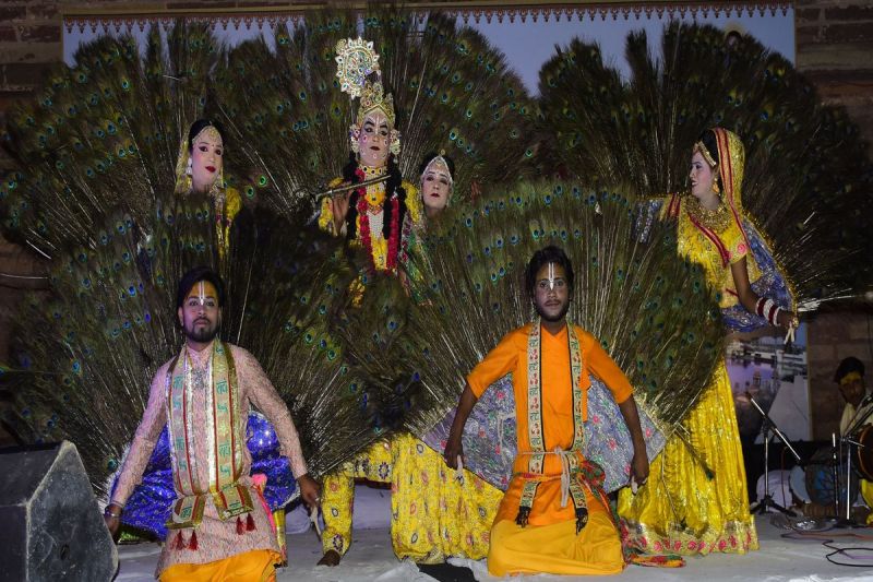 बृज की रास और चरकुला नृत्य ने बिखेरा सांस्कृतिक रंग Brij's Raas and Charkula dance spread cultural colors