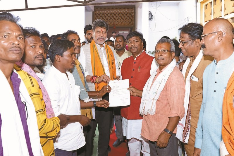 CG News: इंद्रावती-जोरानाला संगम पर विवाद... मंत्री केदार और विधायक गोयल को किसानों ने सौंपा ज्ञापन