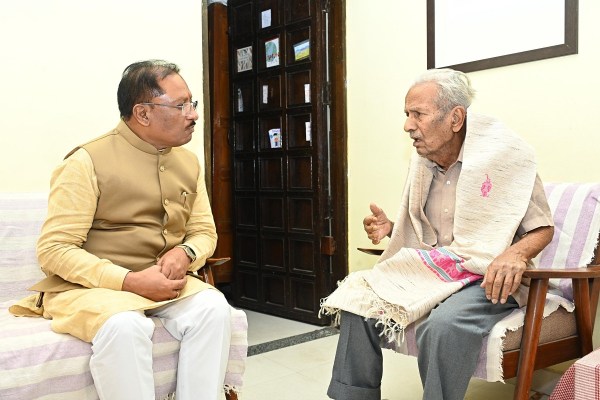 Gyanpeeth Award: ज्ञानपीठ सम्मान पाने वाले राज्य के पहले लेखक से मिले CM साय, दी बधाई, बचपन की स्मृतियां हुईं ताजा