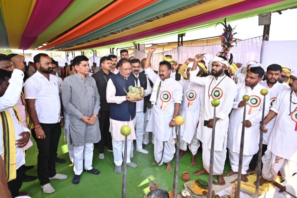 बलौदाबाजार में CM साय ने 44 नवविवाहित जोड़ों को दिया आशीर्वाद, देखें Photo...