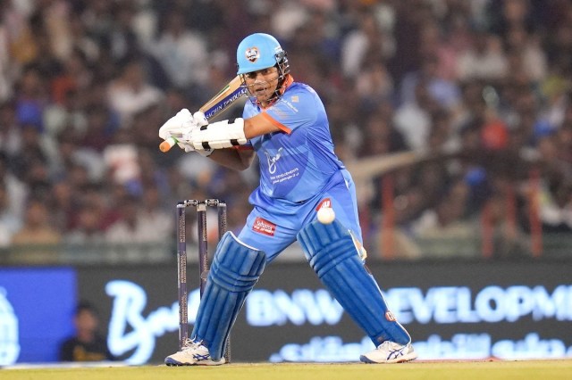IML 2025 Final: सचिन तेंदुलकर ने उठाई ट्रॉफी, झूम उठे 50 हजार से ज्यादा दर्शक... देखें जीत की खूबसूरत तस्वीरें