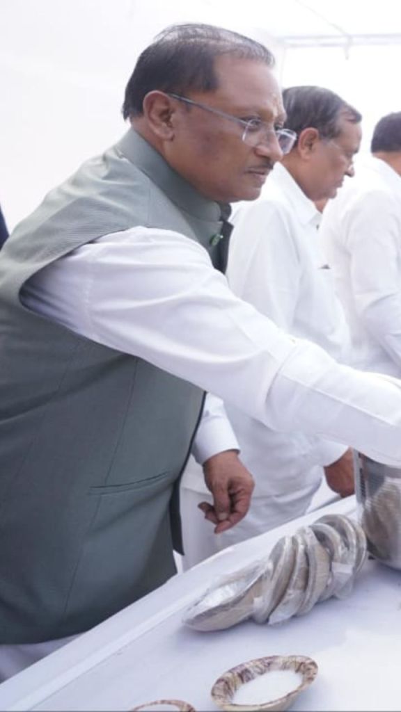 Girodpuri Mela: CM साय गिरौदपुरी मेला में हुए शामिल, की ये बड़ी घोषणा, देखें
