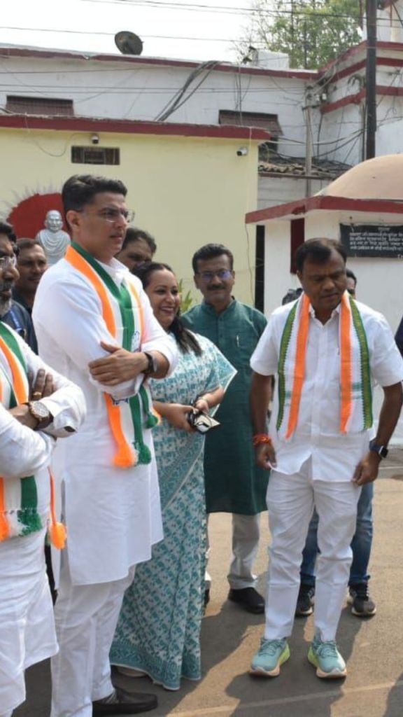 कवासी से जेल में मिले पायलट, बोले - BJP का विरोध करने पर ये चरित्र हनने की करते हैं कोशिश