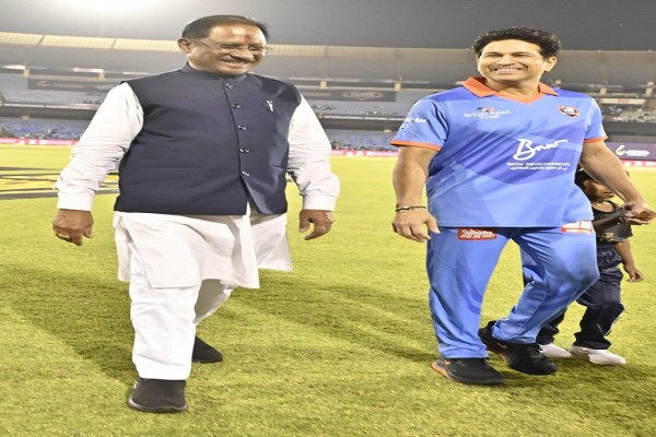 IML 2025: "क्रिकेट के भगवान" सचिन तेंदुलकर से मिलकर अच्छा लगा, CM साय ने खिलाड़ियों से की मुलाकात, देखें Photos