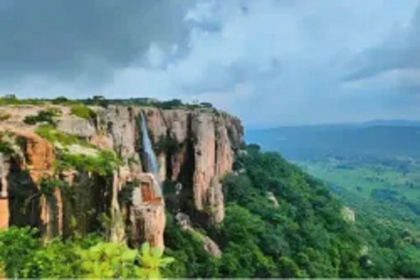 छत्तीसगढ़ में 515 फीट ऊंचाई से गिरने वाले इस वाटरफॉल का हर कोई दीवाना, देखकर पर्यटकों का मोह रहा मन, जानें कैसे पहुंचे..