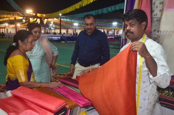 Mahila Madai 2025: राजधानी रायपुर में महिला मड़ई का शुभारंभ, देखें तस्वीरें