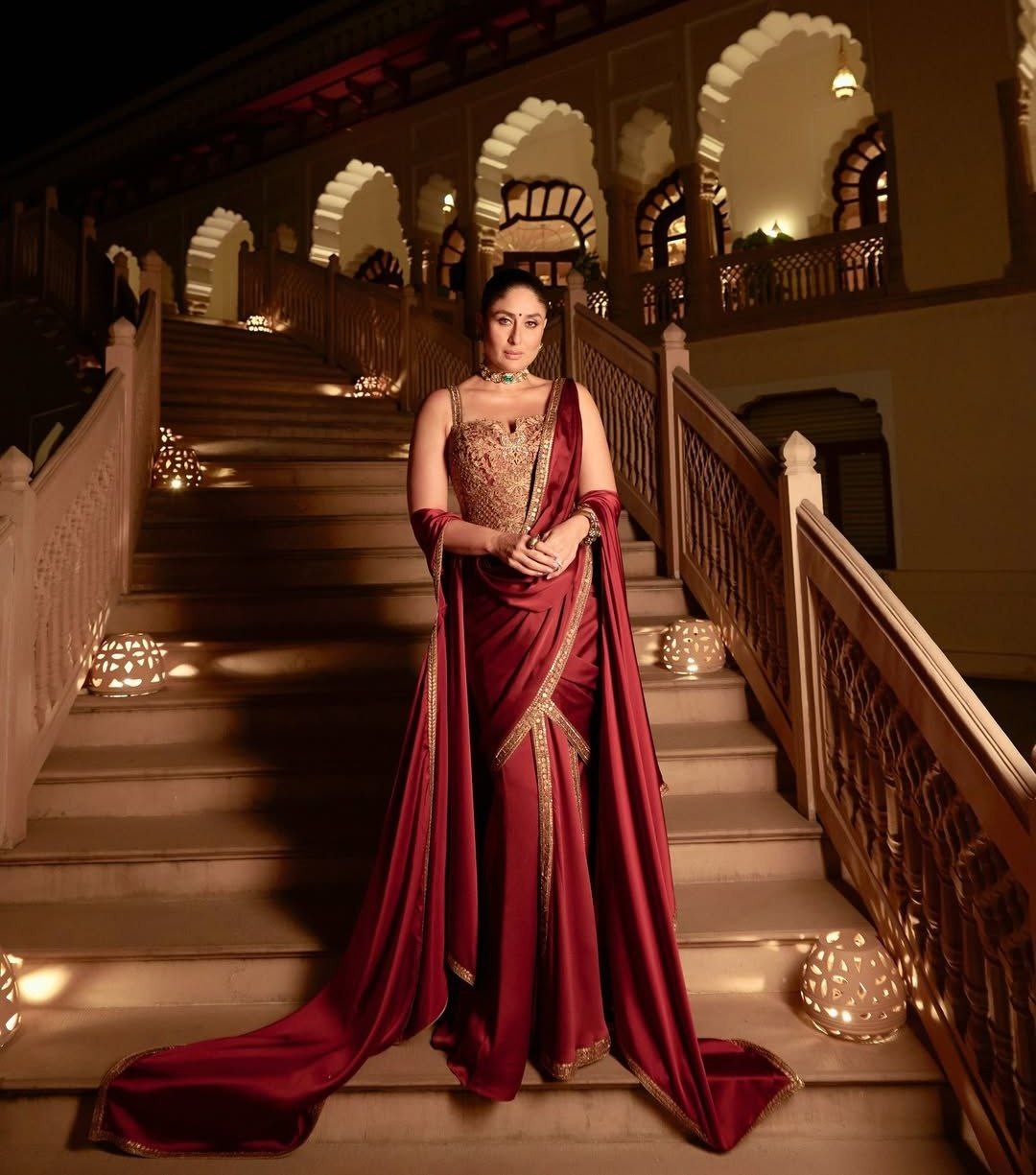 IIFA 2025: मरून कलर की साड़ी में Kareena Kapoor ने ढाया कहर, नोरा ने दिया
फ्लाइंग किस; देखें तस्वीरें