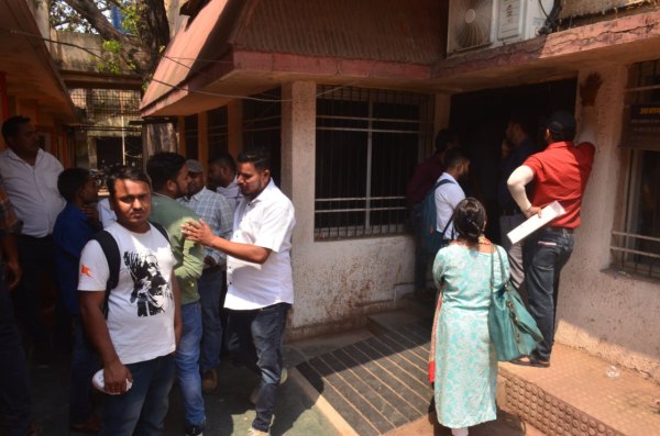 CG News: रजिस्ट्री ऑफिस में लगी भीड़, देखें तस्वीरें
