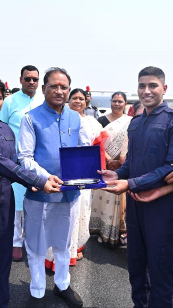 जशपुर में विमान उड़ान ट्रेनिंग सेंटर का शुभारंभ, CM साय ने NCC कैडेट्स का बढ़ाया उत्साह