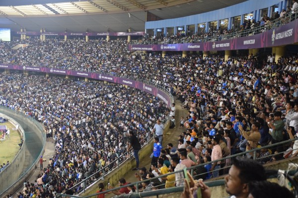 IML 2025 Final: सचिन तेंदुलकर ने उठाई ट्रॉफी, झूम उठे 50 हजार से ज्यादा दर्शक... देखें जीत की खूबसूरत तस्वीरें