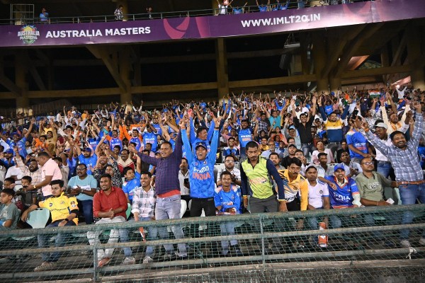 IML 2025 Final: सचिन तेंदुलकर ने उठाई ट्रॉफी, झूम उठे 50 हजार से ज्यादा दर्शक... देखें जीत की खूबसूरत तस्वीरें