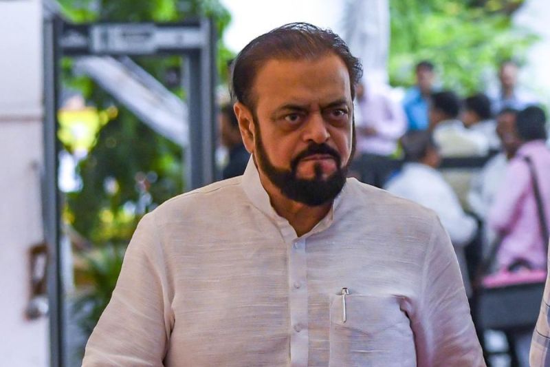 UP में सार्वजनिक स्थानों पर नमाज पर रोक, अबू आजमी ने दी प्रतिक्रिया