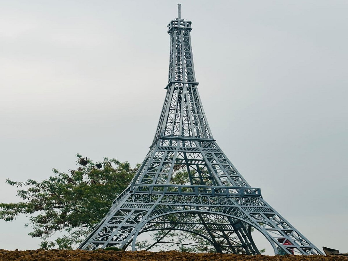 Eiffel tower: शहर के सेनेटरी पार्क में कबाड़ लोहे से खड़ा कर दिया गया एफिल टॉवर,
लोग हो रहे आकर्षित