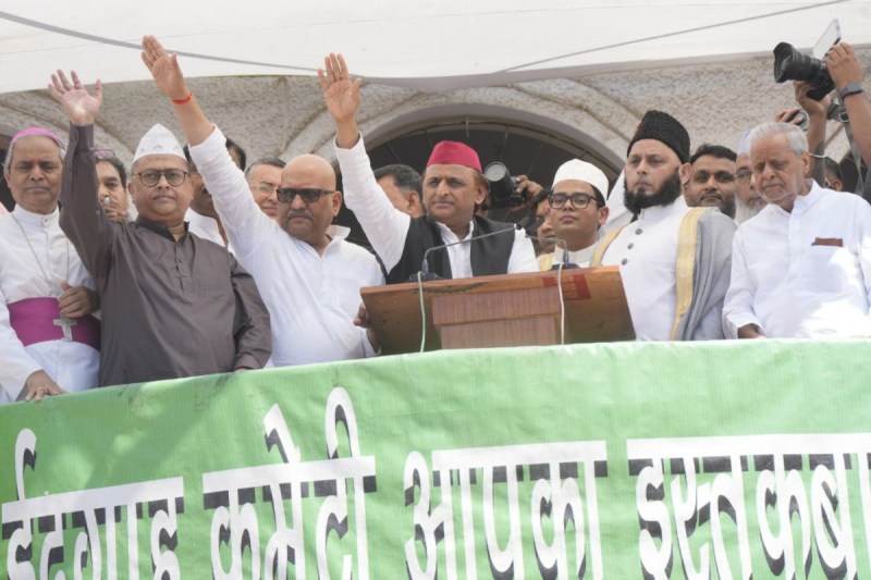 अखिलेश यादव ने ऐशबाग ईदगाह में रोके जाने पर पुलिस पर लगाए गंभीर आरोप