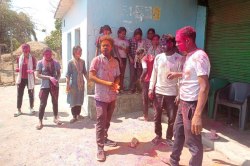 Holi unique tradition: इस डर से अमरपुर के लोगों ने 5 दिन पहले ही खेल ली होली, ये
है मान्यता - image