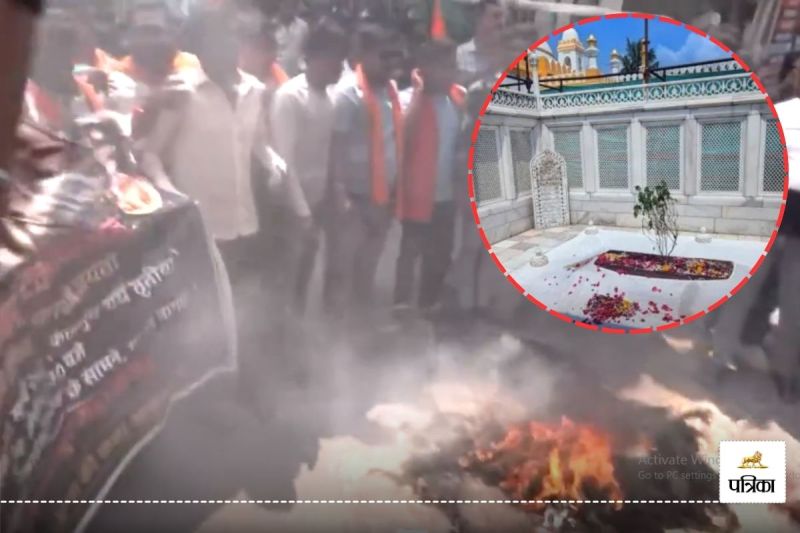 Aurangzeb Tomb Controversy