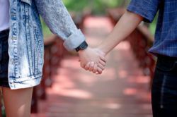 Couple Suicide: पति-पत्नी बनना चाहते थे भाई-बहन, एक लड़की की एंट्री ने बिगाड़ा
खेल, फिर उठाया खौफनाक कदम! - image