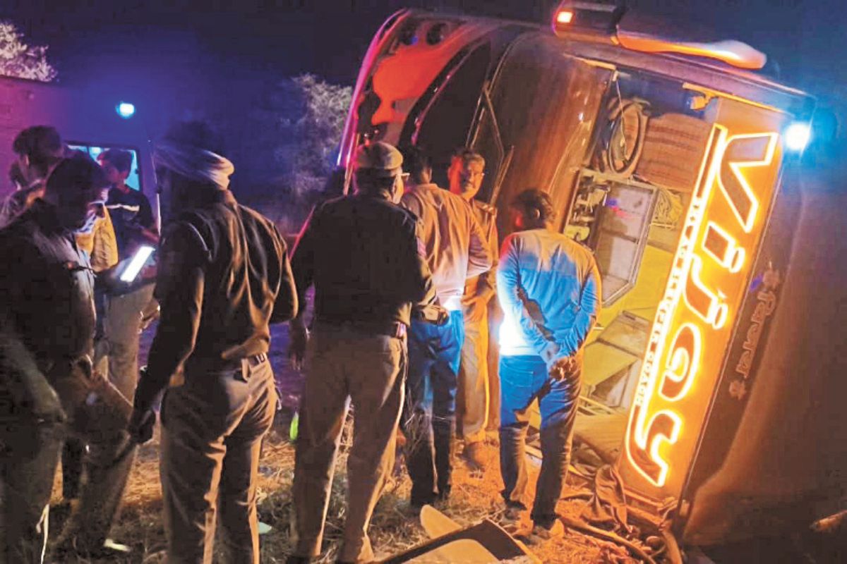 ACCIDENT: होली से पहले घरों में छा गया मातम, विद्यार्थियों समेत 7 लोगों की मौत,
कई लोग घायल, छोटी पड़ गई मोर्चरी, अस्पताल पहुंचे अधिकारी