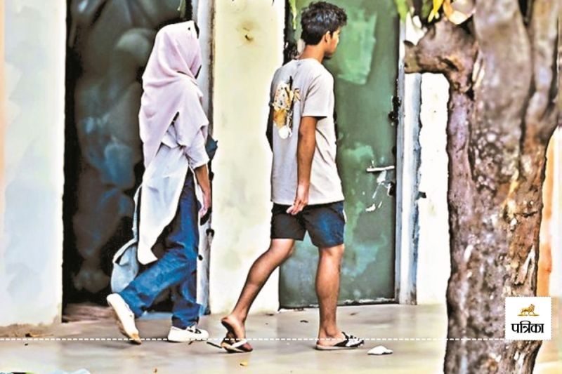 Maharaja College Jaipur Gokhale Boys Hostel Big News a Gril Student Stayed Overnight Without Permission