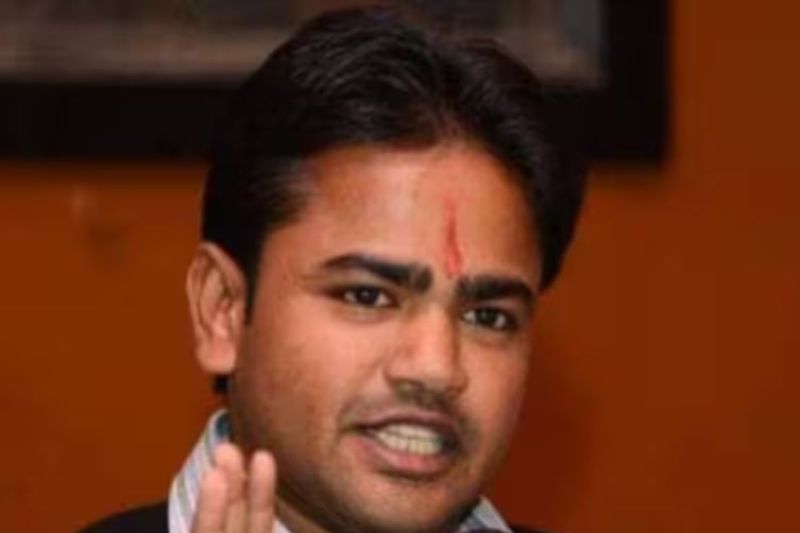 Chhava Movie Controversy: कौन हैं विष्णु गुप्ता? जिन्होंने औरंगजेब की कब्र खोदने के लिए गृह मंत्रालय को लिखा पत्र, महाराष्ट्र से राजस्थान तक छिड़ी बहस