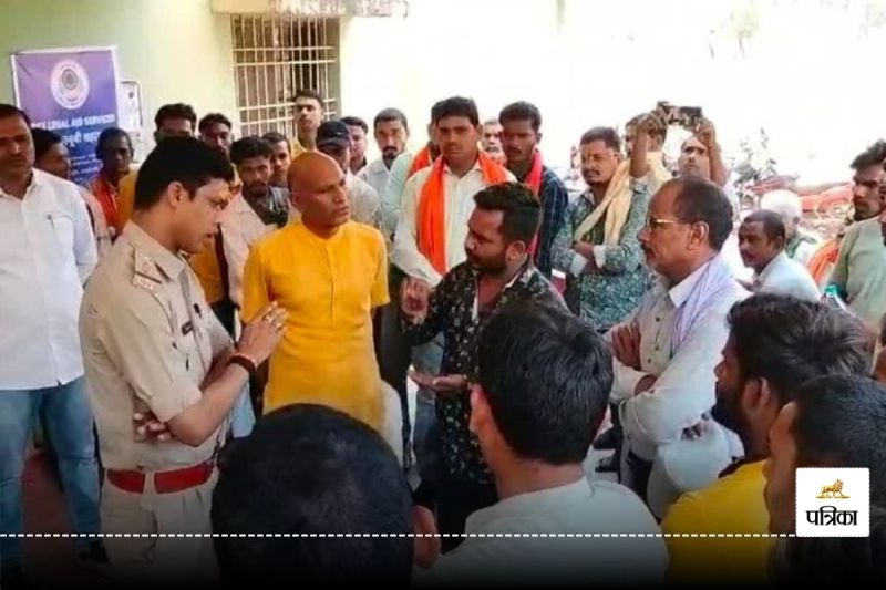 Crime News: पुलिस ने मांगे ₹25000 और अरहर, परेशान किसान ने की आत्महत्या, नाराज साहू समाज ने किया थाना का घेराव