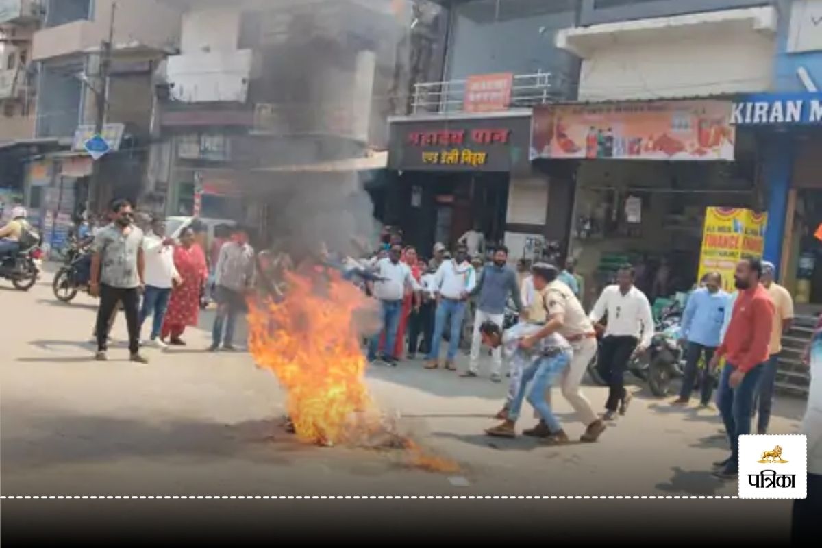 CG Congress Protest: कांग्रेसियों ने ईडी का पुतला दहन कर किया विरोध प्रदर्शन,
देखें Video