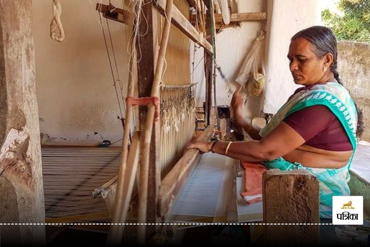 CG News: बुनकरों की बुनाई से दूर होती कमाई, 27 गांवों का हथकरघा उद्योग बंद, जानें मामला..