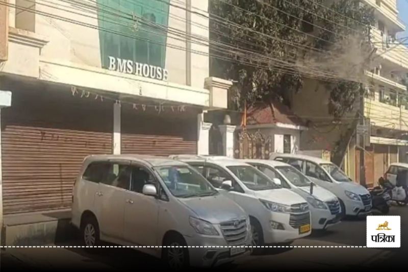 CG IT Raid: स्टील और बड़े बिल्डर के 8 ठिकानों पर आईटी की दबिश, बोगस बिलिंग समेत मिले ये सामान, मचा हड़कंप