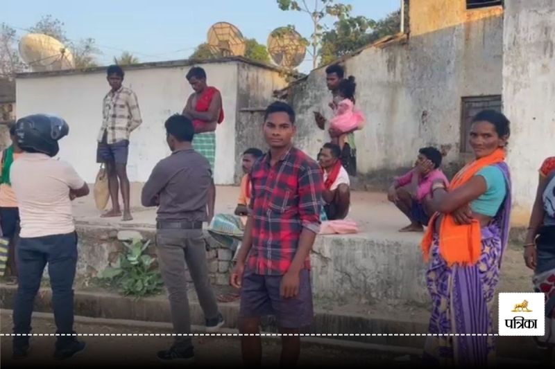 CG Naxal News: वापस आए तो मारे जाओगे... नक्सलियों ने 8 परिवारों को गांव से किया बेदखल, लगाए ये गंभीर आरोप