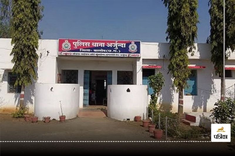 CG Accident: 3 दोस्तों की दर्दनाक मौत, खड़े ट्रक से भिड़ गई तेज रफ्तार बाइक… पसरा मातम