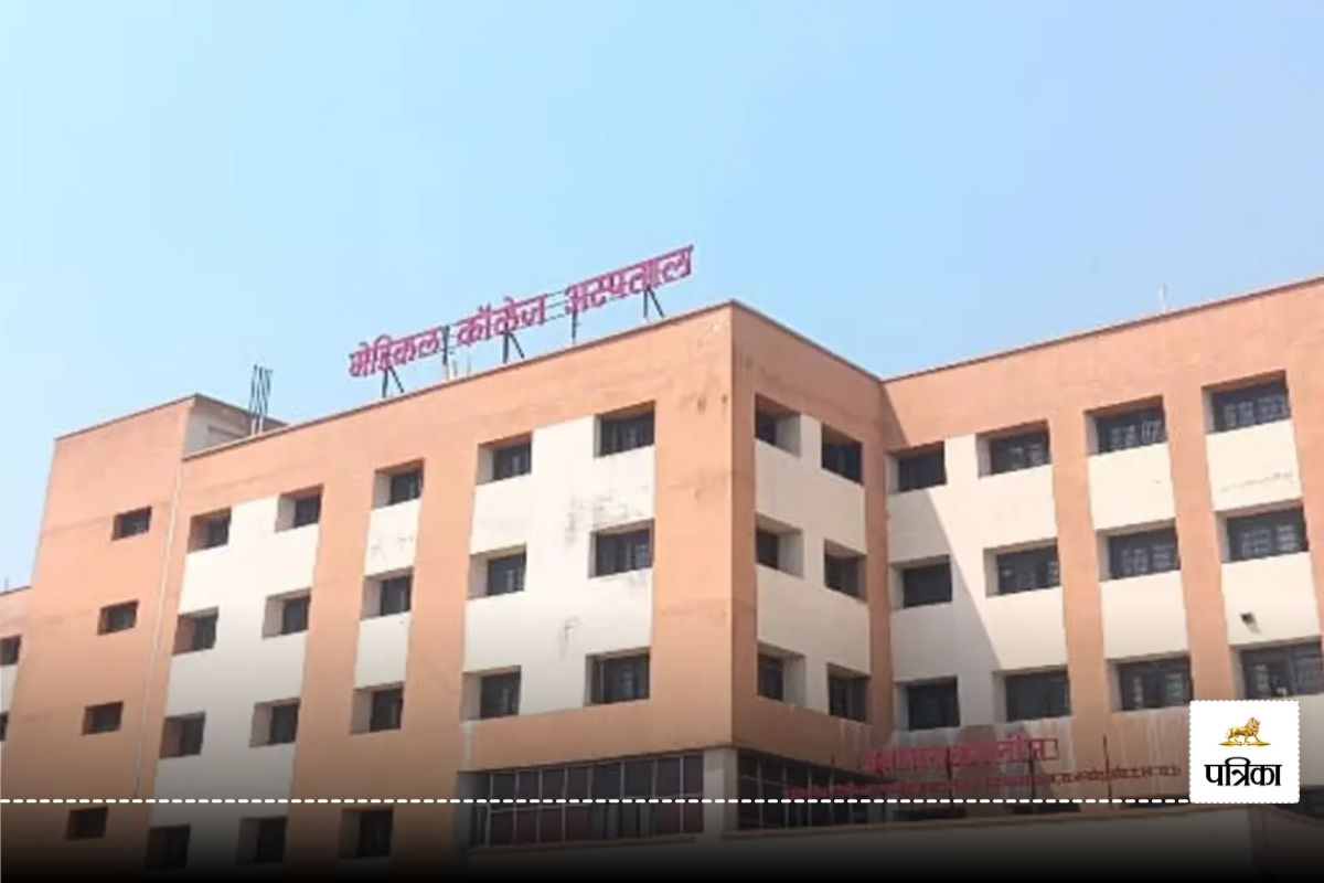 Rajnandgaon News: इलाज कराना है तो पैसे देने होंगे! महिला डॉक्टर ने मरीज से
मांगे 10 हजार रुपए, देखें VIDEO