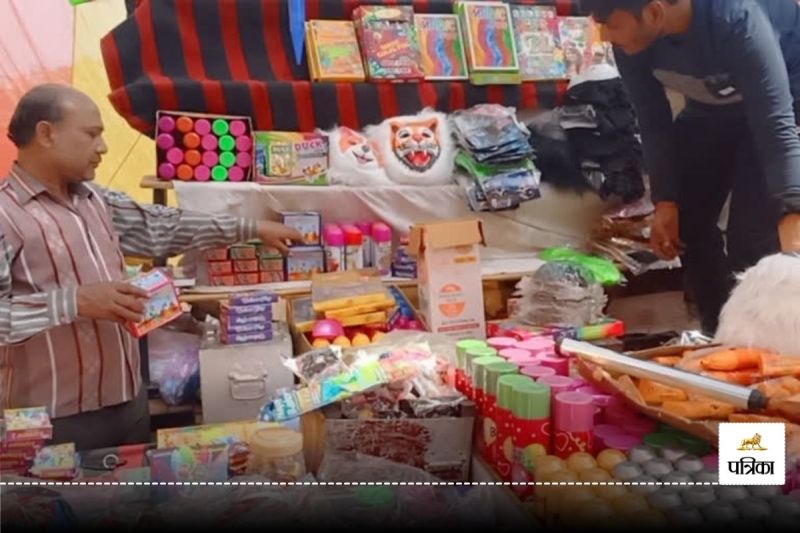 Holi 2025: होली की छाने लगी रंगत! रंग-गुलाल, पिचकारियों और मुखौटों से सजने लगे बाजार