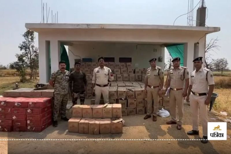 Liquor Seized in CG: डोंगरगढ़ में 27 लाख की शराब जब्त! फार्म हाउस में छिपा रखे थे बोतल, आरोपी फरार..