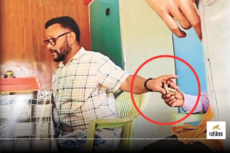 CG News: तहसीलदार से काम करवाकर देख लो, फिर मन हो तो पैसे दे देना… पटवारी ने किसान से मांगी 5 हजार की रिश्वत, जानें मामला