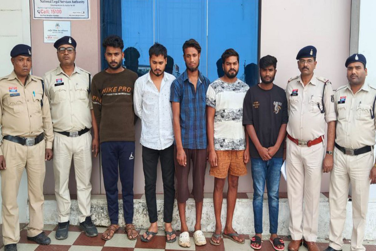 Cyber criminals arrested: साइबर ठगों को बैक अकाउंट, ATM कार्ड और सिम उपलब्ध
कराने वाले 5 आरोपी गिरफ्तार