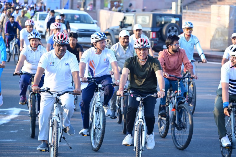 केंद्रीय मंत्री डॉ. मनसुख मांडविया ने लखनऊ से ‘फिट इंडिया संडे साइकिल’ का नेतृत्व किया