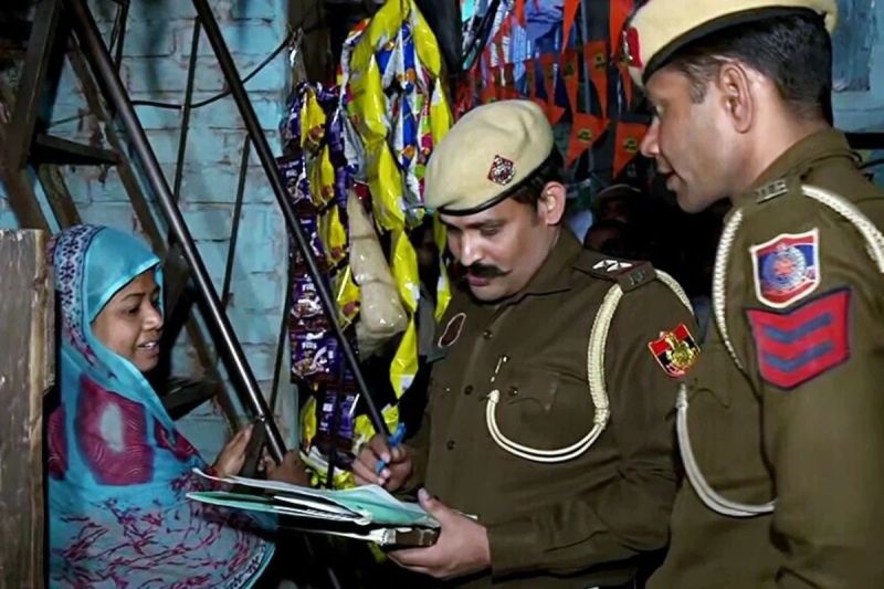 Delhi Police Action: दिल्‍ली में पुलिस का सर्च एक्‍शन तेज…अवैध रूप से भारत में घुसे 12 बांग्लादेशी गिरफ्तार, मददगार भी नपेंगे