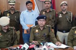 Delhi Police Action: बुटीक का पूर्व कर्मचारी निकला मास्टरमाइंड, 30 घंटे में
पुलिस ने खोला दो करोड़ की चोरी का राज, महिला भी शामिल - image