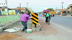 नेशनल हाइवे पर डिवाइडर व स्ट्रीट लाइट नहीं होने से दुर्घटनाओं का खतरा बढ़ा - image