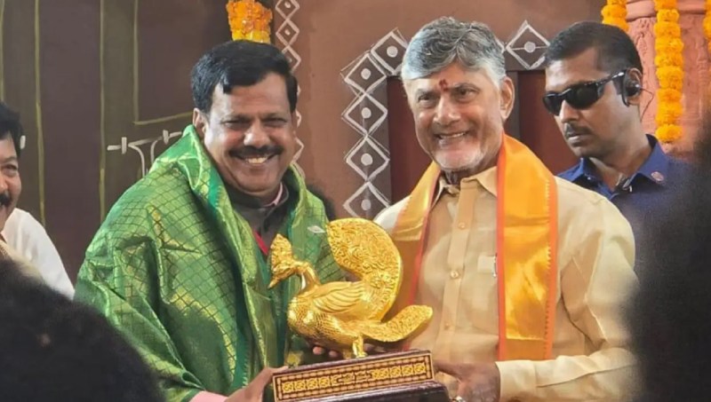 Andhra Pradesh: Chief Minister Naidu presented Kala Ratna Award to Dr. O.V. Ramana