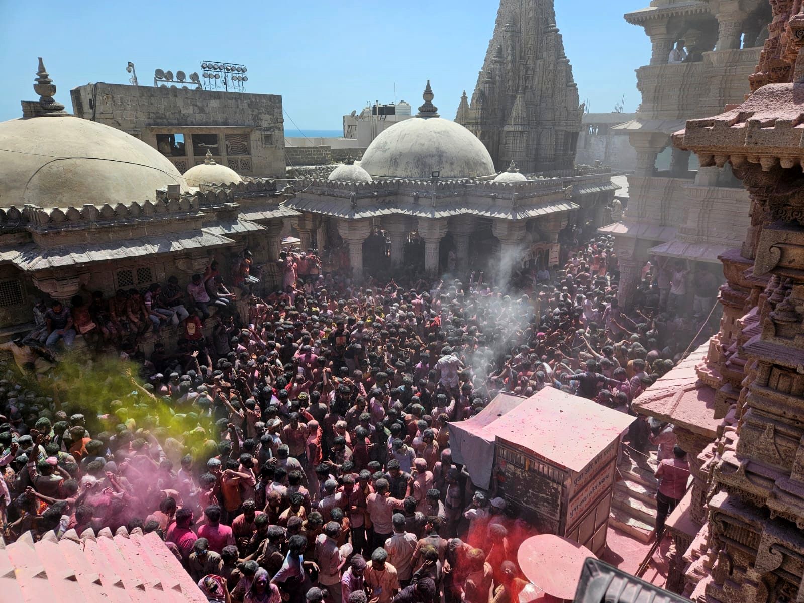 फूलडोल उत्सव में 6 दिन में पहुंचे 7 लाख से अधिक श्रद्धालु