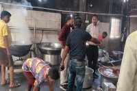 Fake sweets sell in Holi: होली पर नकली खोवा-मिठाइयों की होती है बिक्री, होटलों में पहुंची खाद्य सुरक्षा विभाग की टीम, लिए सैंपल