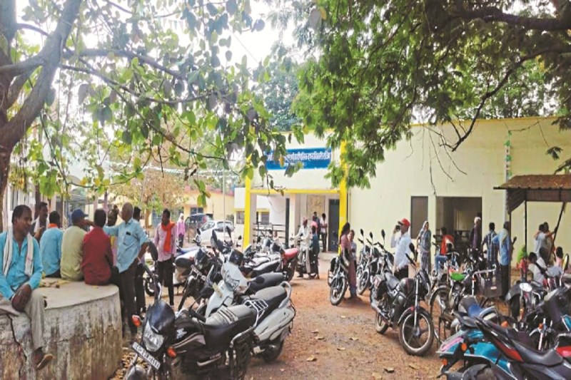 CG News: तहसीलदार की गजब मनमर्जी... नकल बनवाने से लेकर सर्टिफिकेट बनवाने में छूट रहे लोगों के पसीने