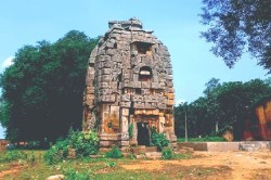 Chhattisgarh : रहस्यमयी घाघरा मंदिर, जिसे देख पर्यटक रह जाते हैं हैरान - image