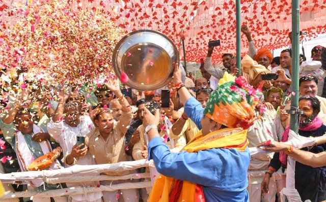 मुख्यमंत्री भजनलाल शर्मा ने खेली होली