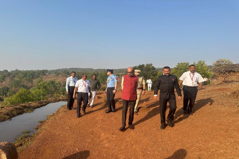 Governor Ramen Deka: राज्यपाल रमेन डेका पहुंचे मैनपाट के उल्टा पानी और मेहता प्वाइंट, सनसेट का लिया आनंद