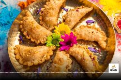 Gujiya Recipe: होली पर इस बार ट्राई करें 5 अलग-अलग फ्लेवर से बना गुजिया, नोट कर
लें बनाने की आसान रेसिपी - image