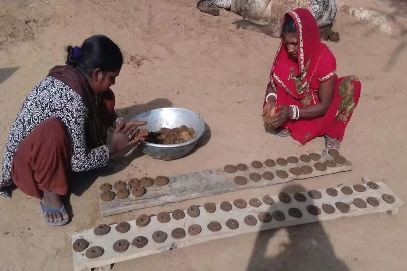 The tradition is disappearing, now the Holi Badkule are rarely seen
